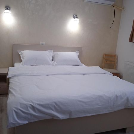Hotel Marina Srl Бухарест Экстерьер фото