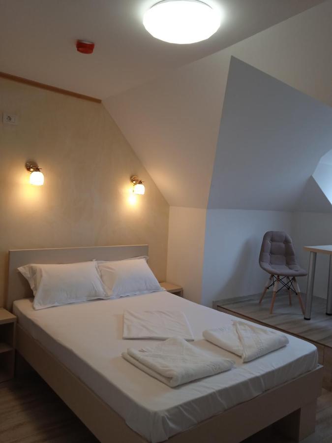 Hotel Marina Srl Бухарест Экстерьер фото