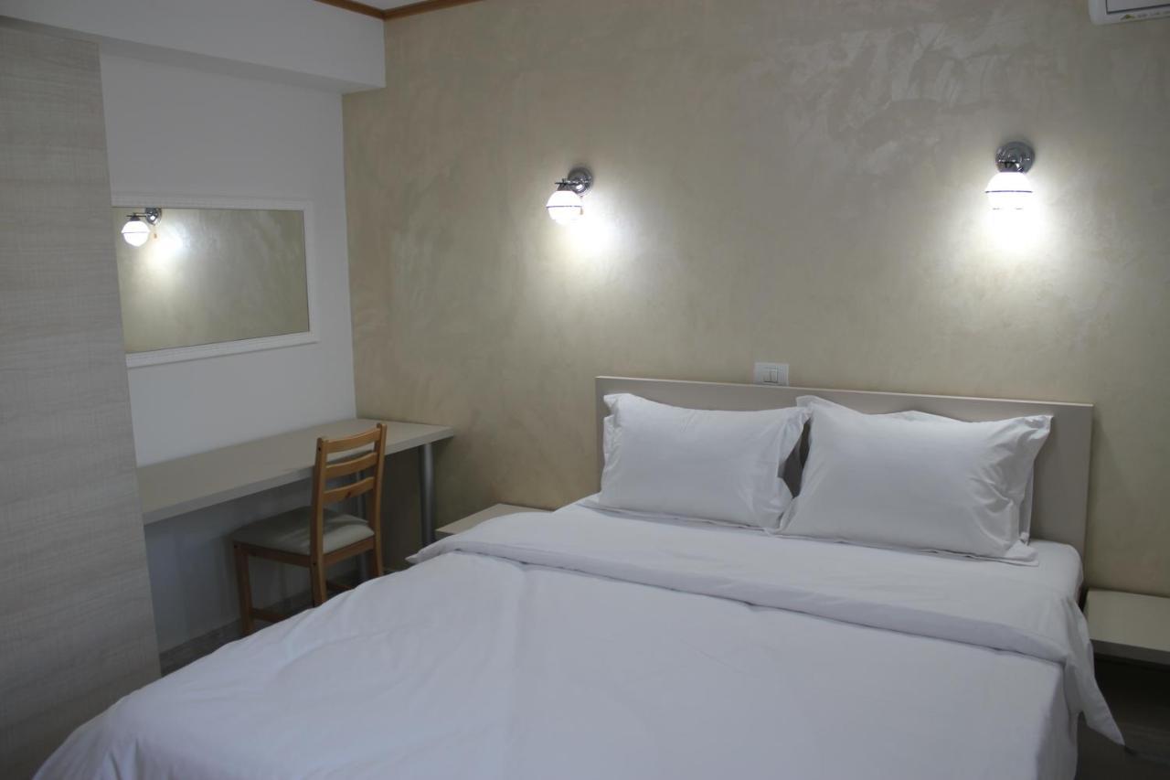Hotel Marina Srl Бухарест Экстерьер фото