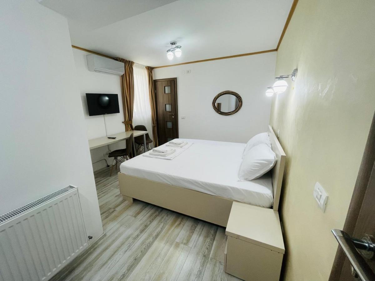 Hotel Marina Srl Бухарест Экстерьер фото