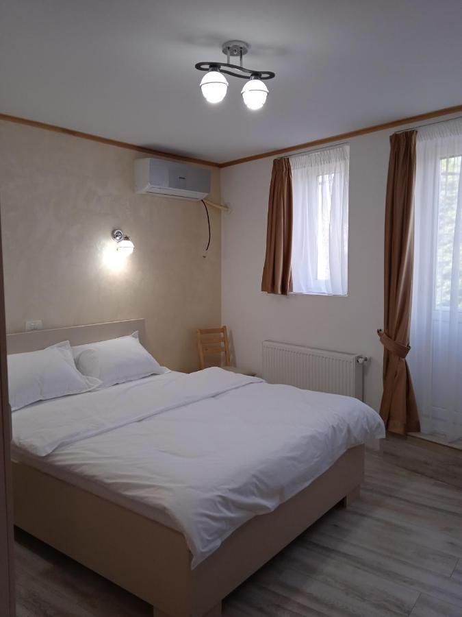 Hotel Marina Srl Бухарест Экстерьер фото