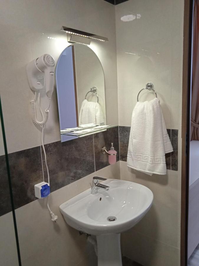 Hotel Marina Srl Бухарест Экстерьер фото