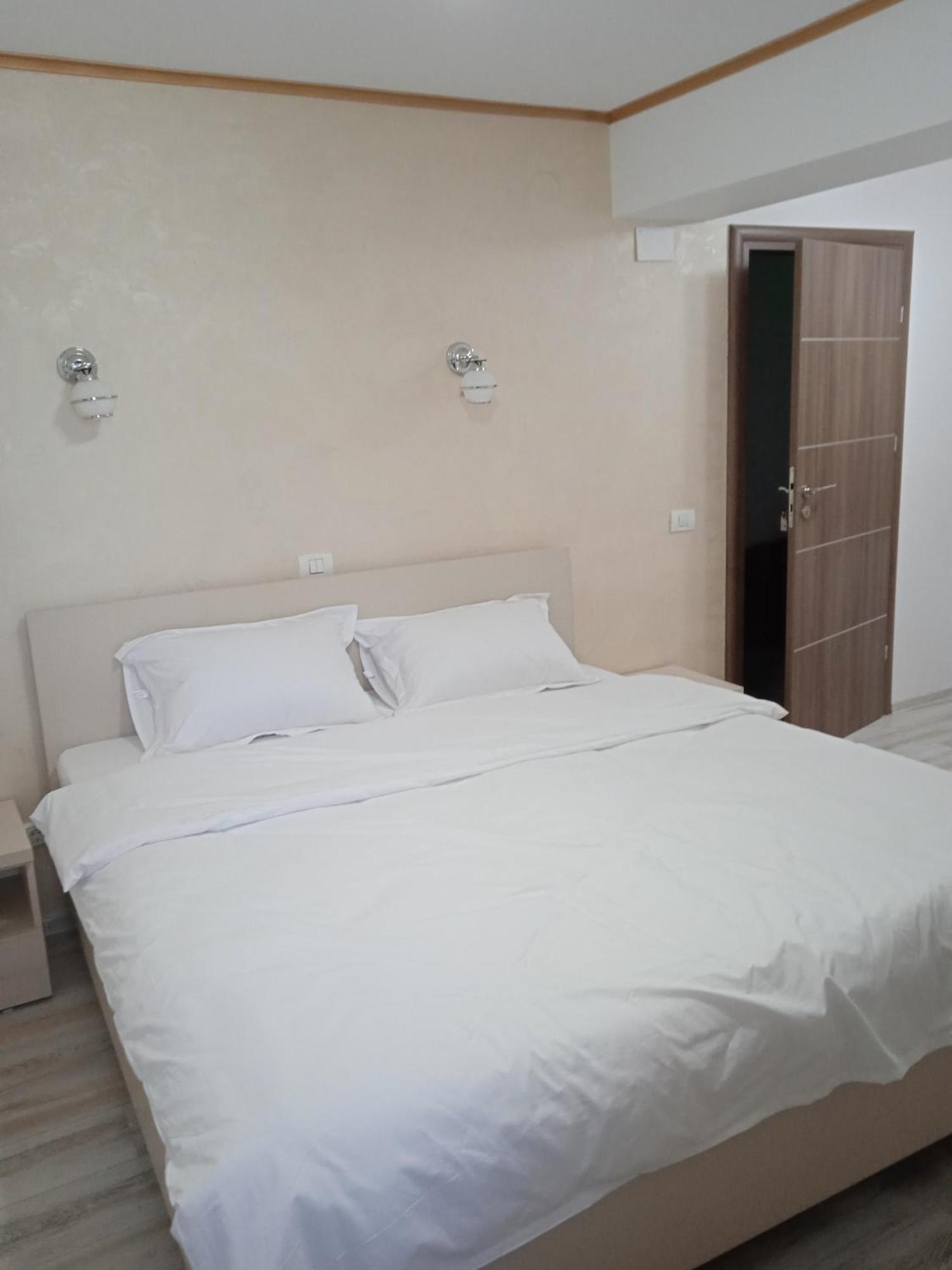 Hotel Marina Srl Бухарест Экстерьер фото