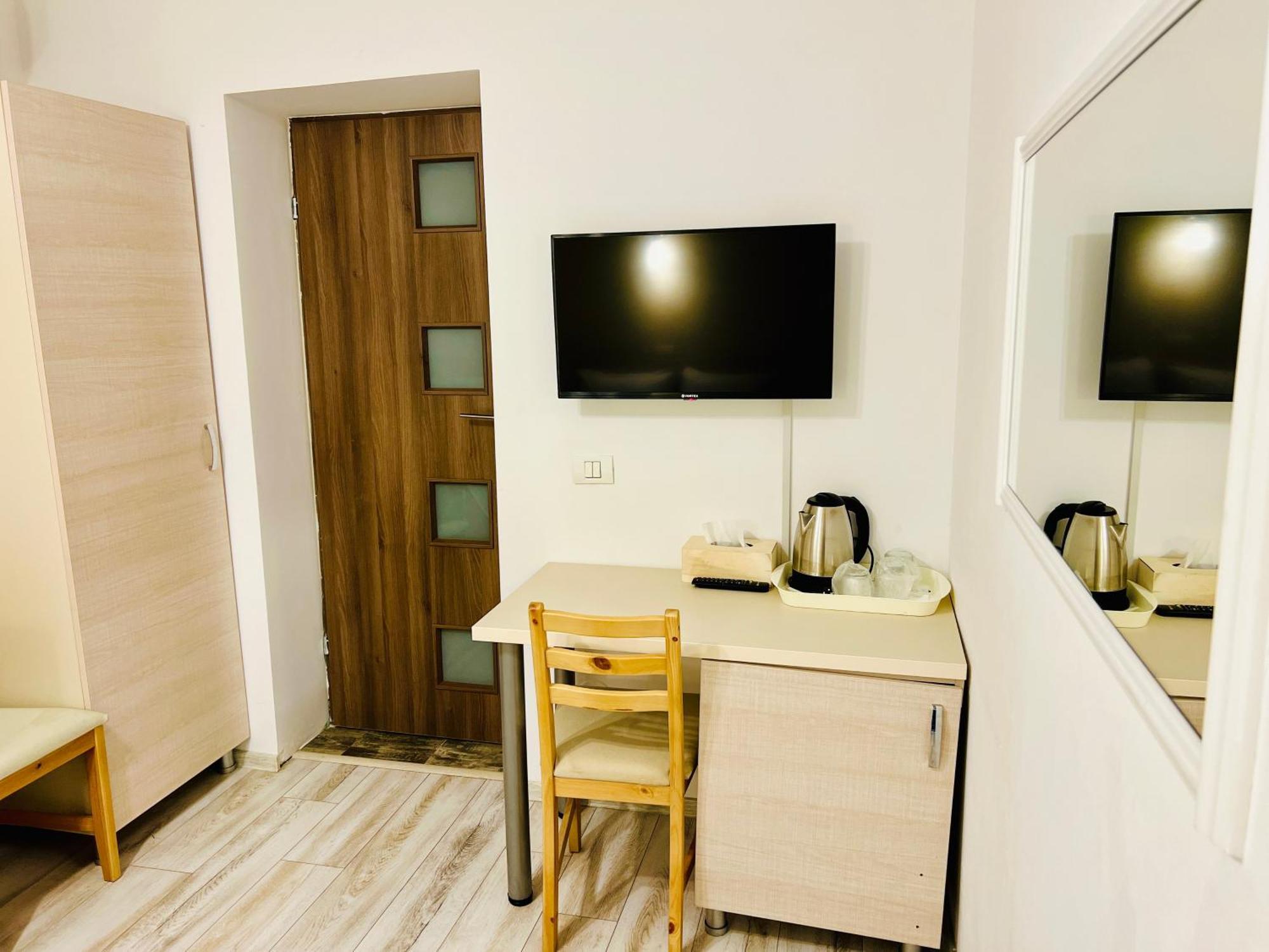 Hotel Marina Srl Бухарест Экстерьер фото
