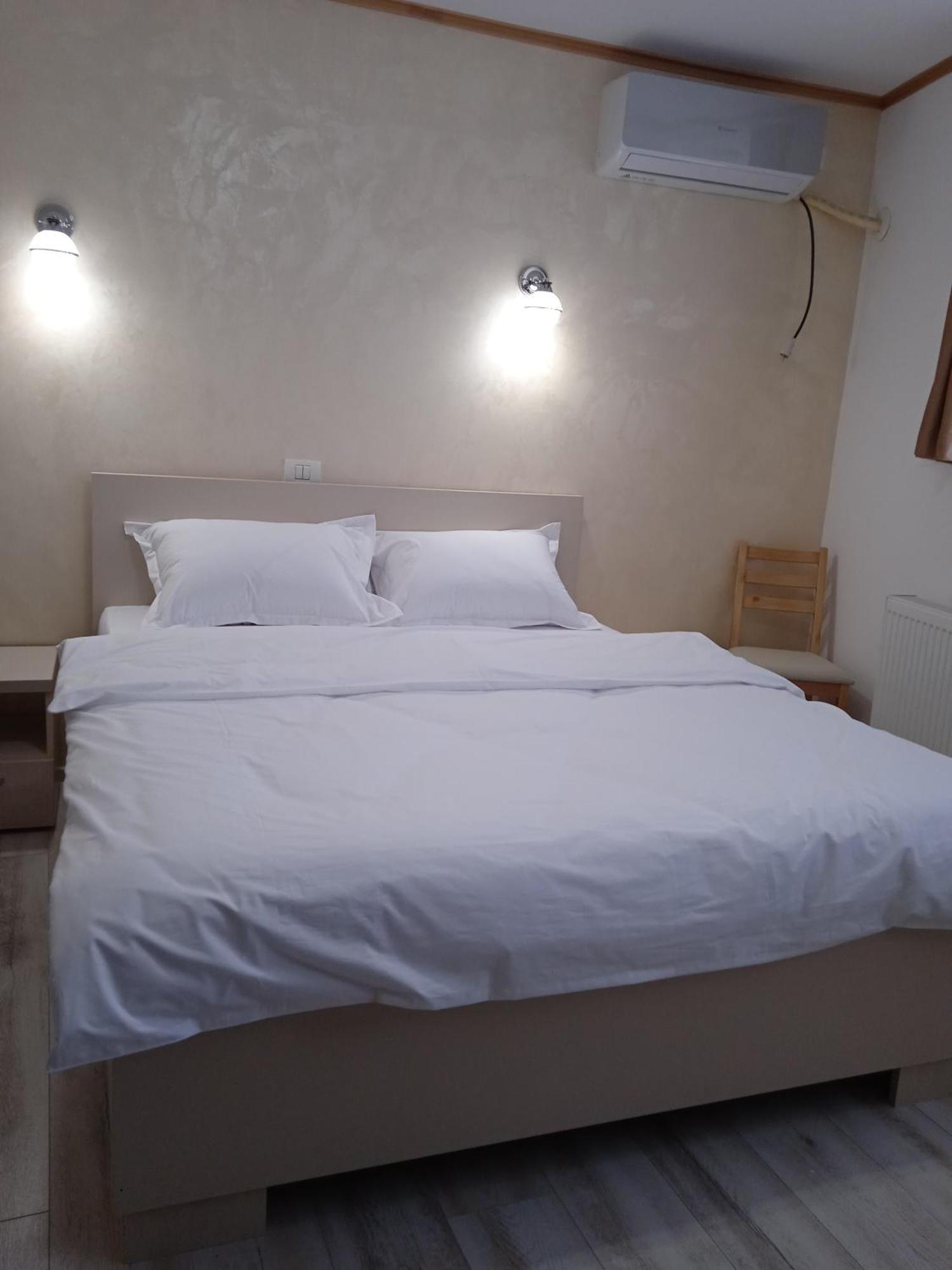 Hotel Marina Srl Бухарест Экстерьер фото