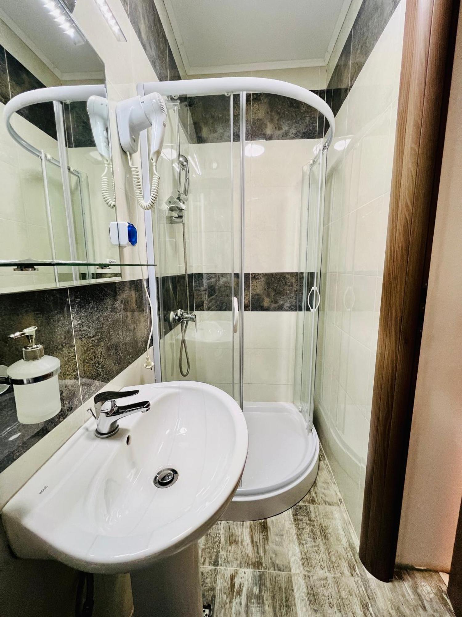 Hotel Marina Srl Бухарест Экстерьер фото