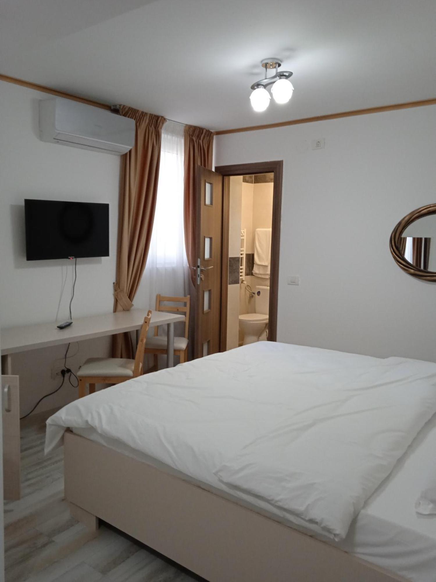 Hotel Marina Srl Бухарест Экстерьер фото