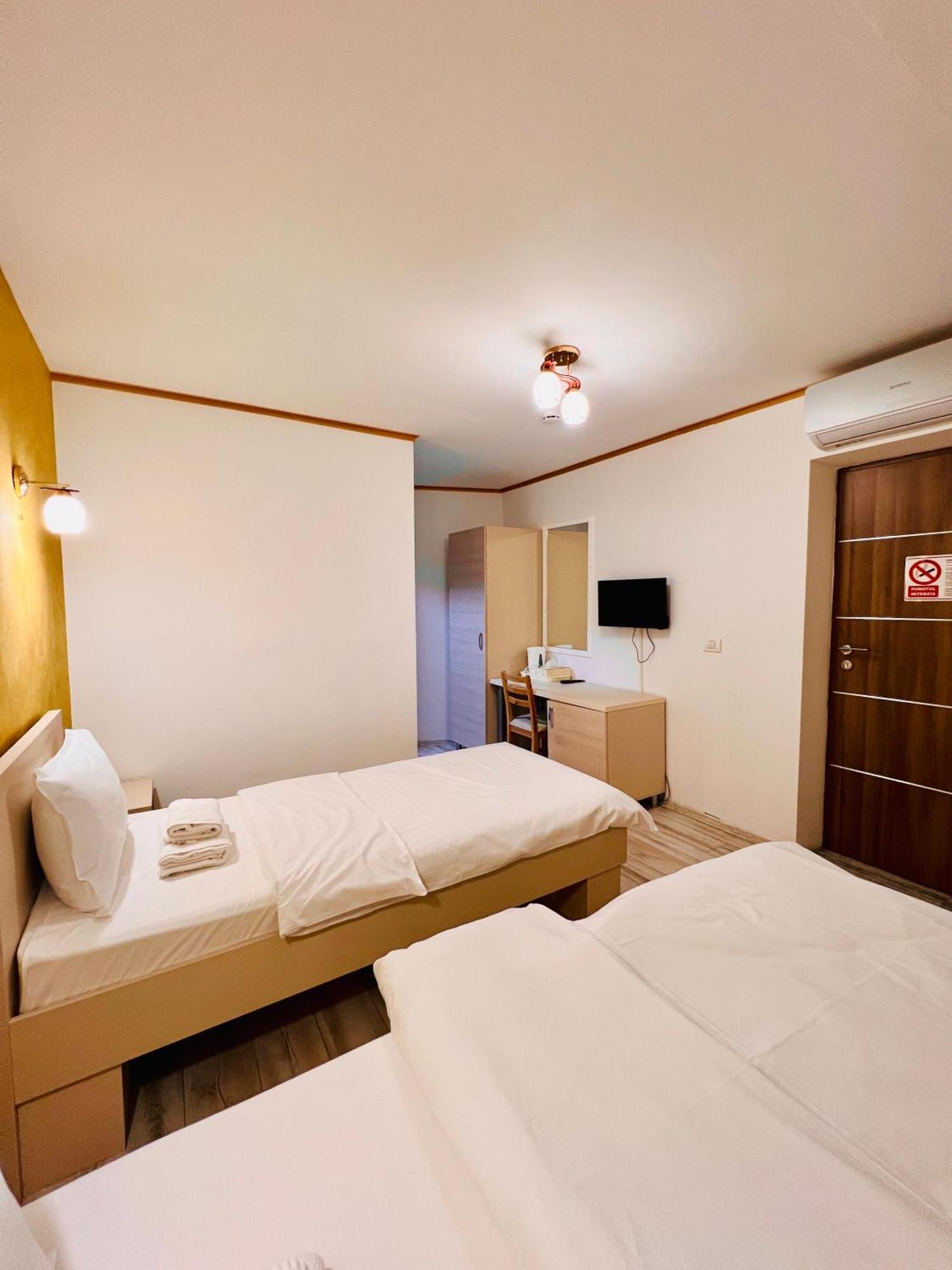 Hotel Marina Srl Бухарест Экстерьер фото