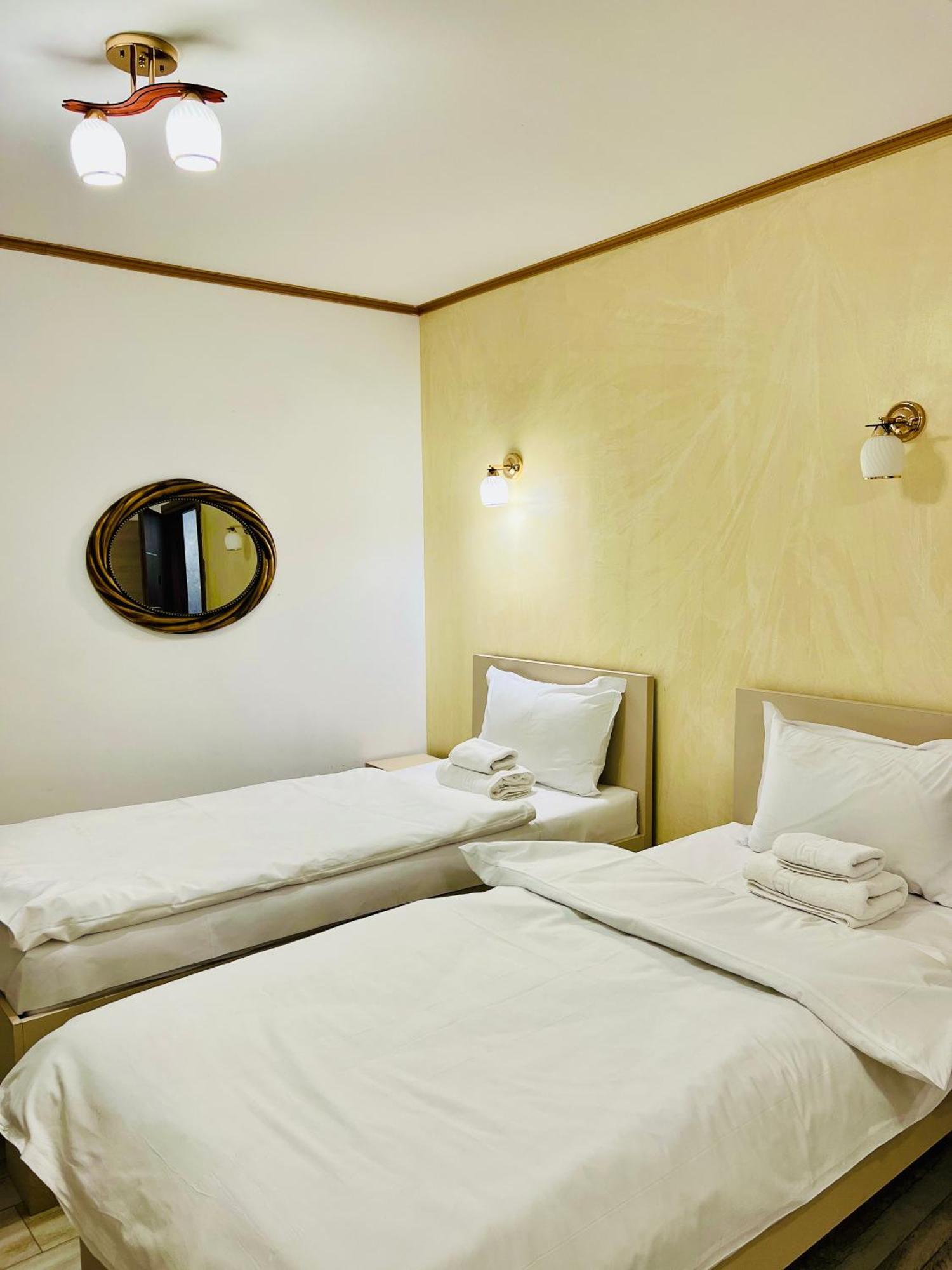 Hotel Marina Srl Бухарест Экстерьер фото