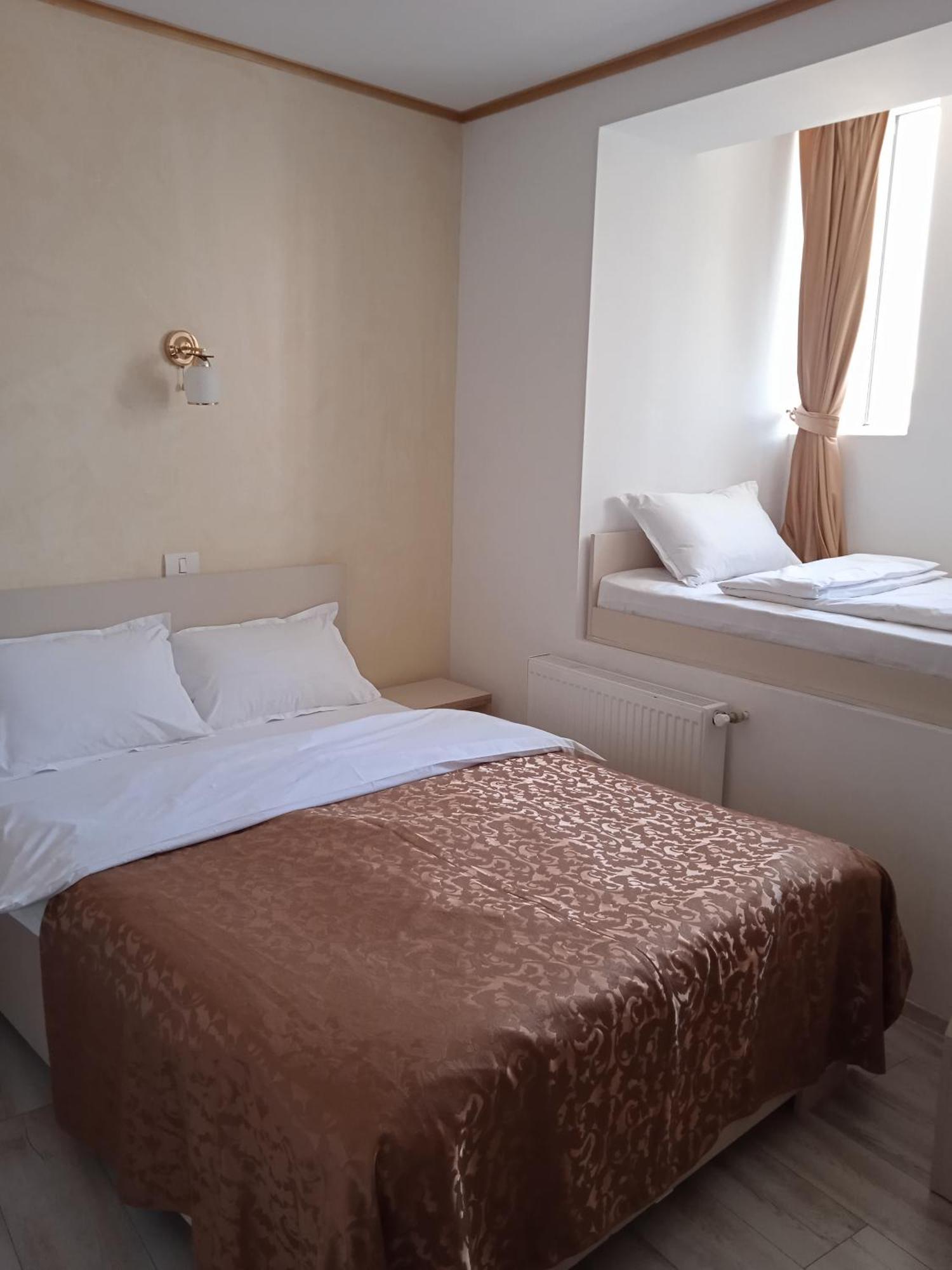 Hotel Marina Srl Бухарест Экстерьер фото