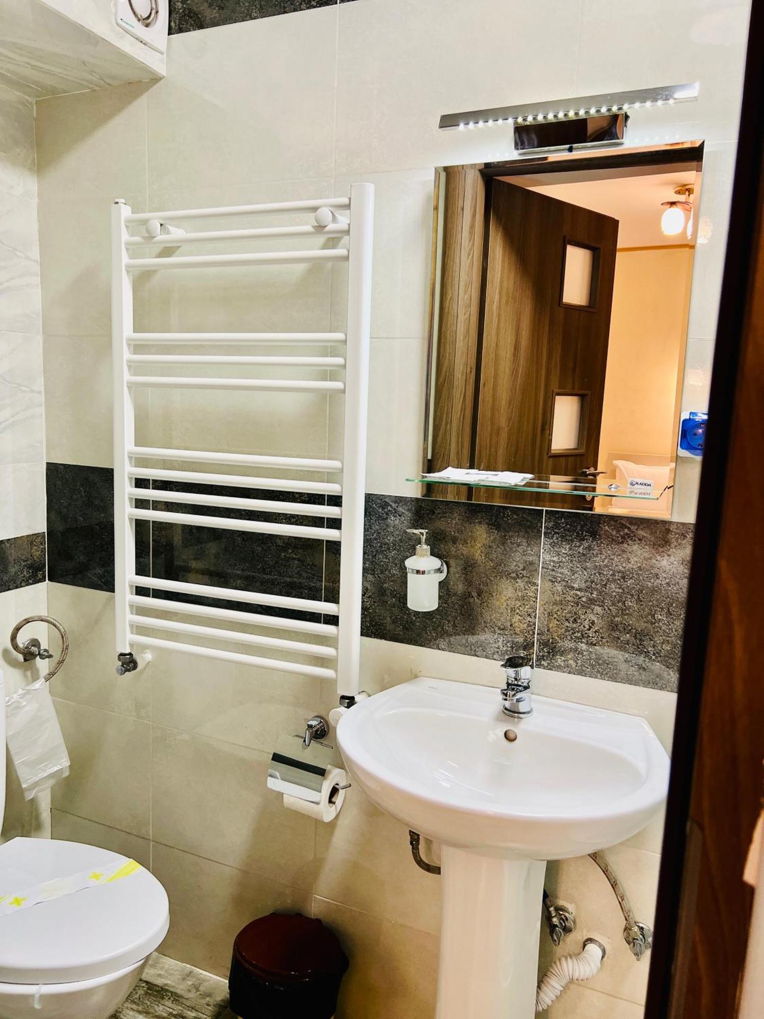 Hotel Marina Srl Бухарест Экстерьер фото